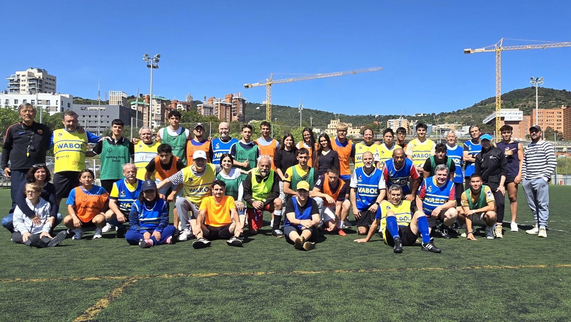 Jugadores de WABOL comparten una mañana de deporte en el campo